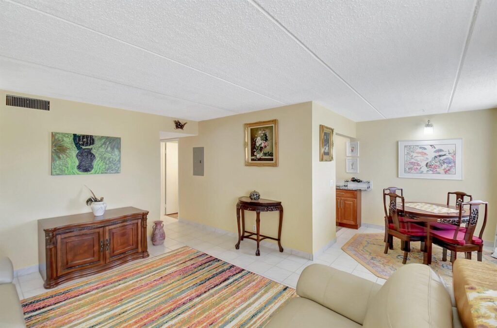 400 Village Green Circle W # 212, Palm Springs FL 33461