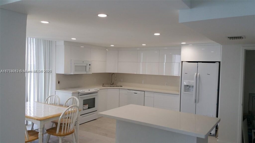 881 Ocean Dr # 22F, Key Biscayne FL 33149