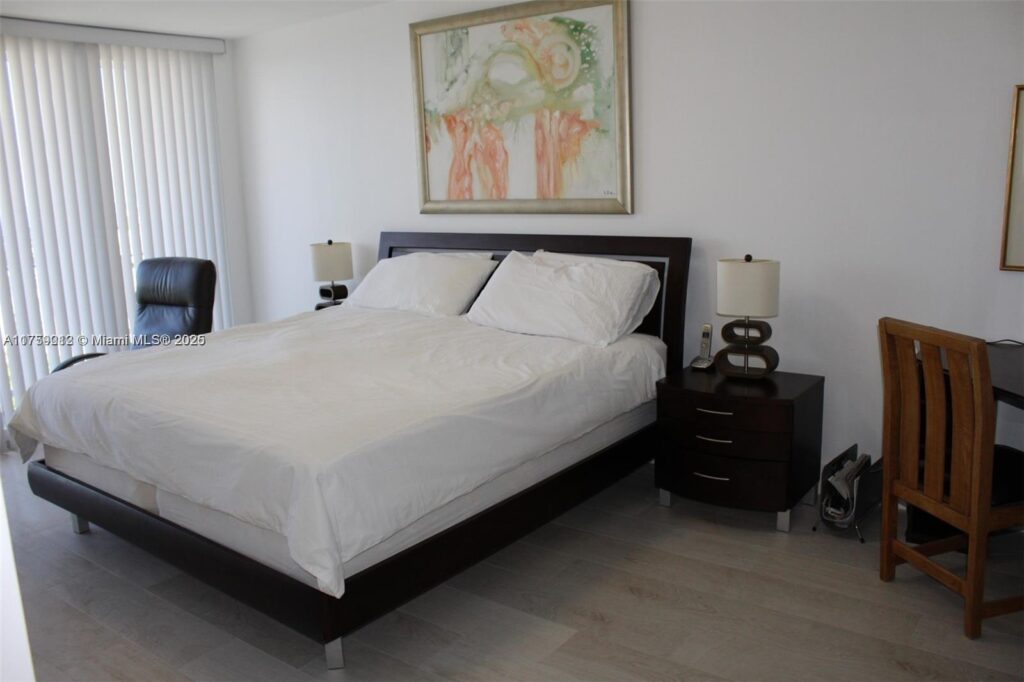 881 Ocean Dr # 22F, Key Biscayne FL 33149
