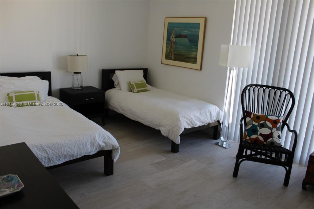 881 Ocean Dr # 22F, Key Biscayne FL 33149