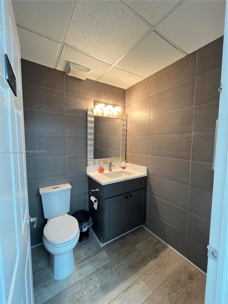 4350 NW 19th Ave # C, Deerfield Beach FL 33064
