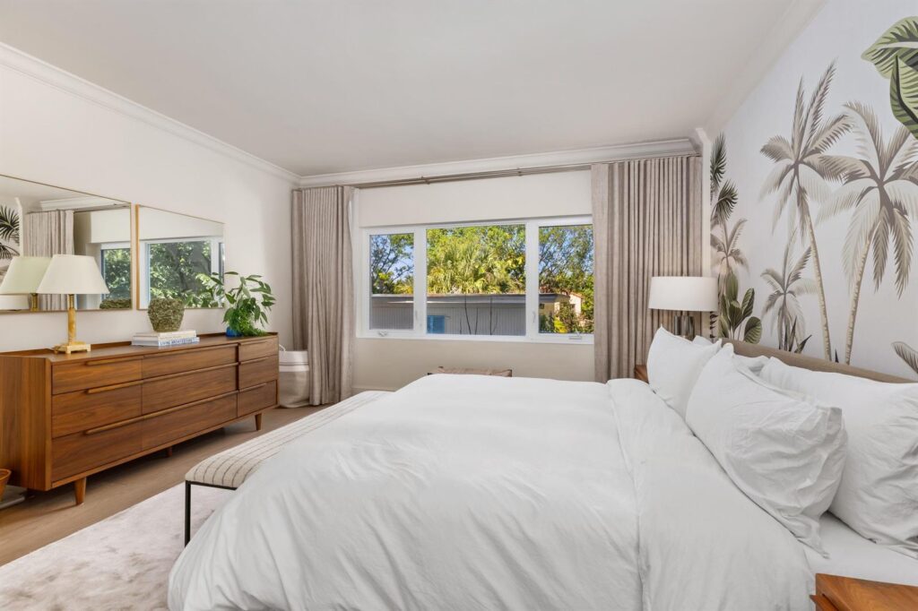 250 Bradley Place # 307, Palm Beach FL 33480