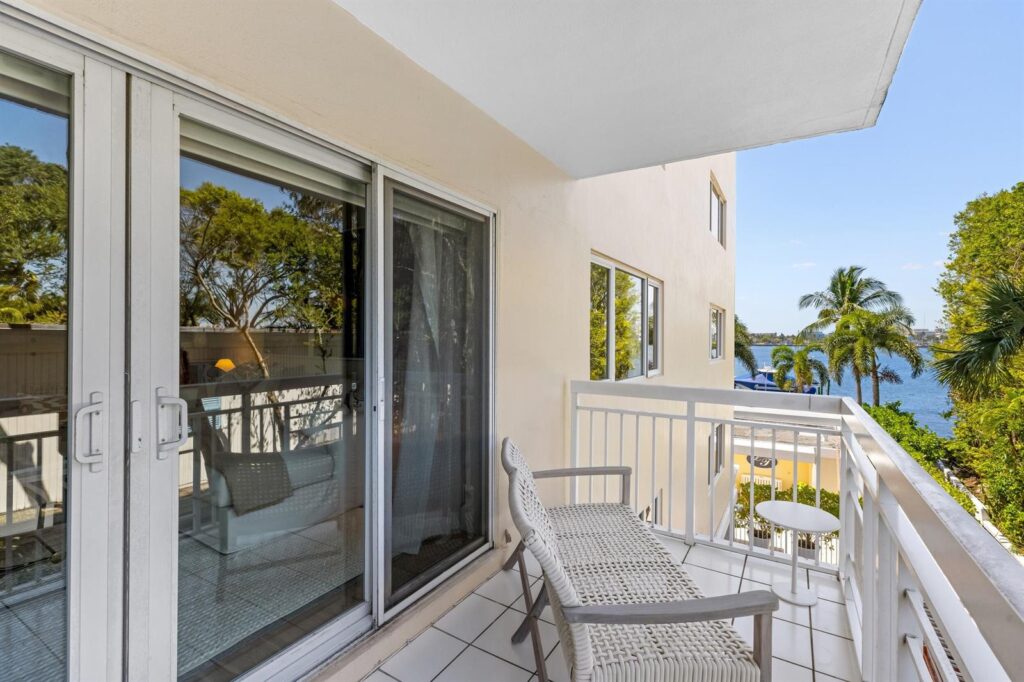 250 Bradley Place # 307, Palm Beach FL 33480