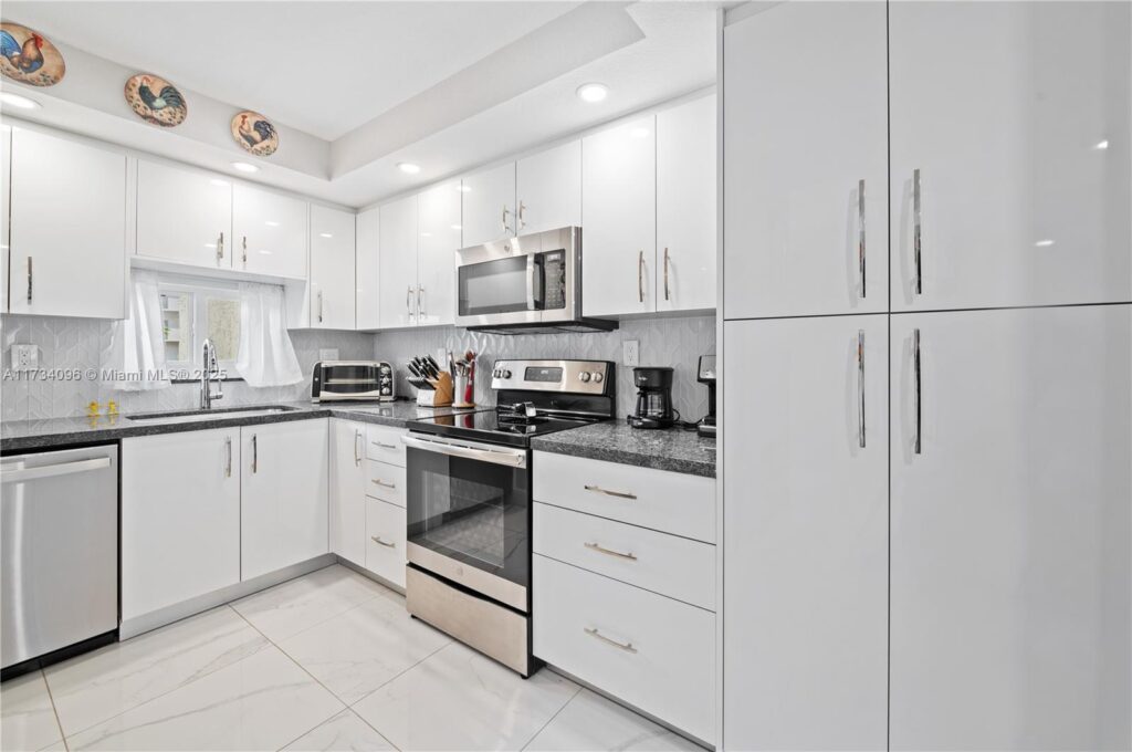 711 S Hollybrook Dr # 109, Pembroke Pines FL 33025