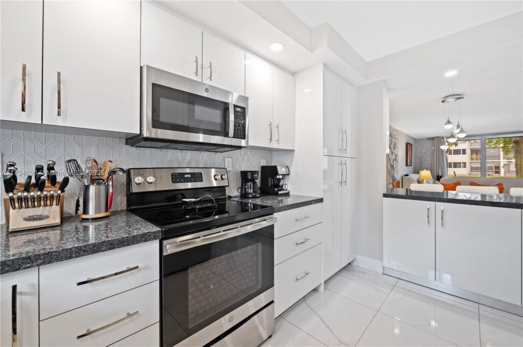 711 S Hollybrook Dr # 109, Pembroke Pines FL 33025