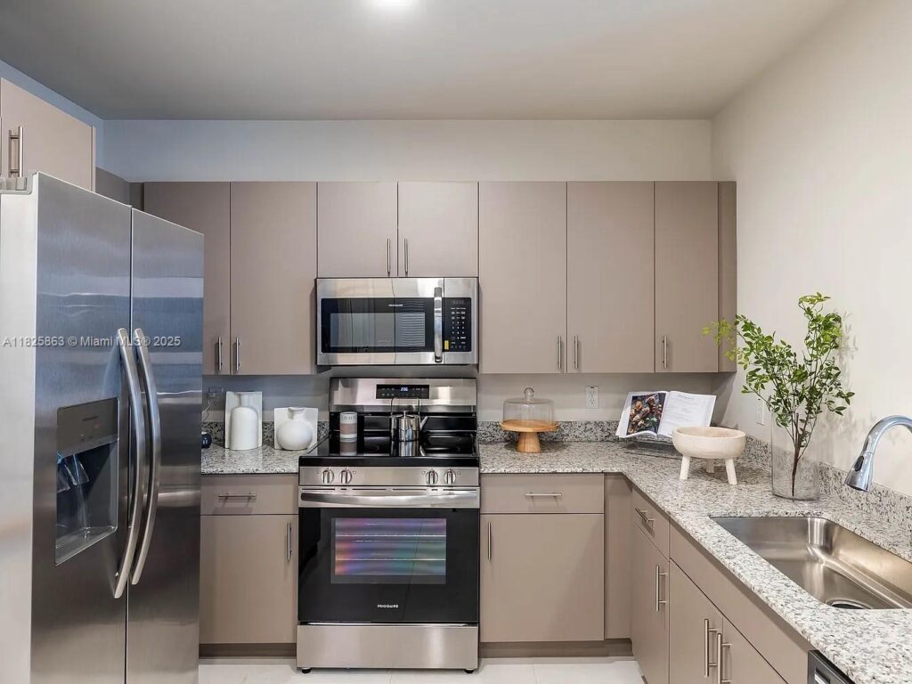 610 NE 2nd St # 101, Dania Beach FL 33004
