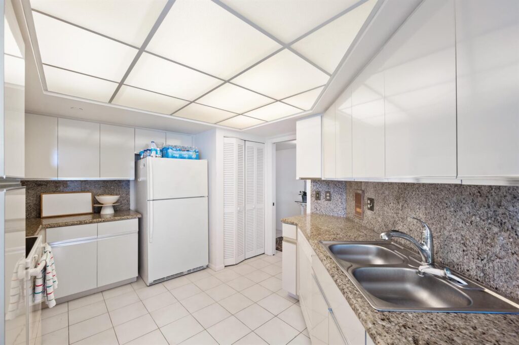 3560 S Ocean Boulevard # 6, South Palm Beach FL 33480
