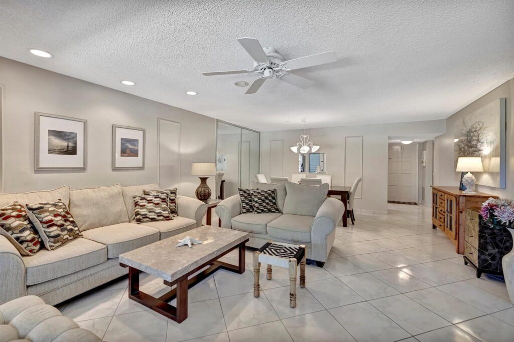 4270 NW 40th Street # 302, Lauderdale Lakes FL 33319