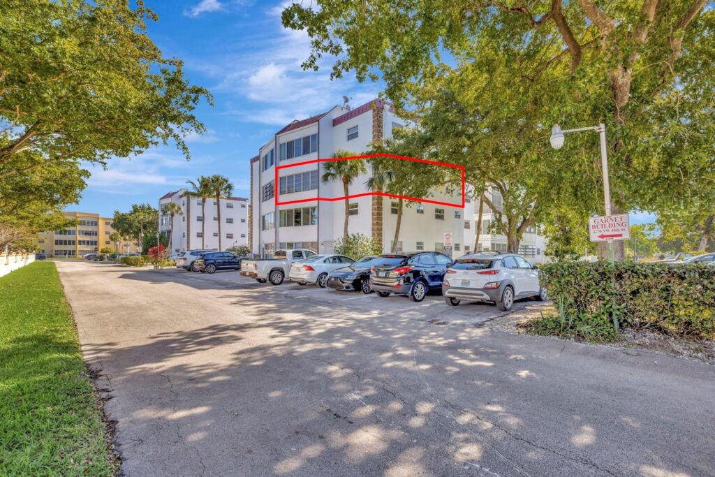 4270 NW 40th Street # 302, Lauderdale Lakes FL 33319