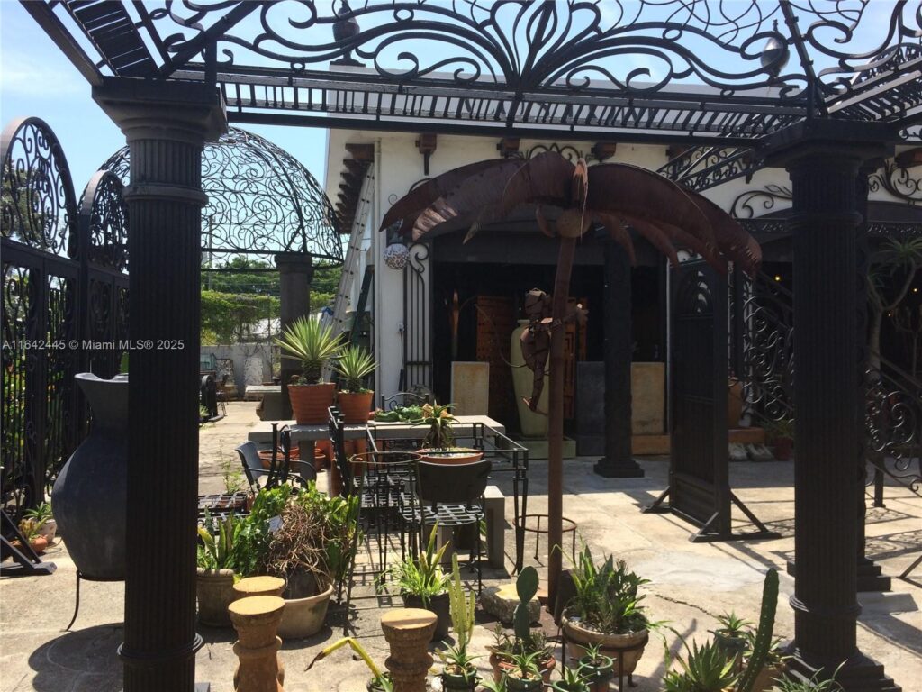 102 N Federal Hwy, Dania Beach FL 33004