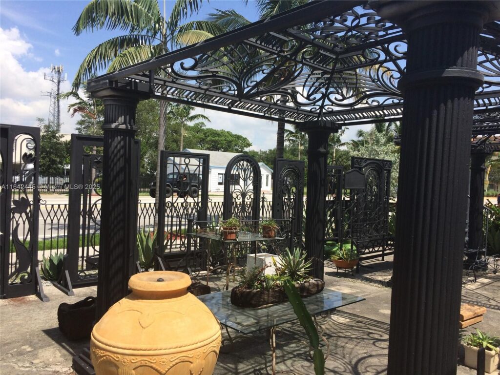 102 N Federal Hwy, Dania Beach FL 33004