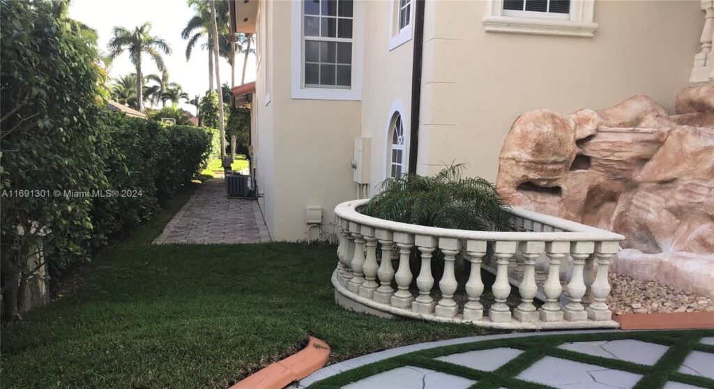 13460 SW 32nd ST, Kendall FL 33175