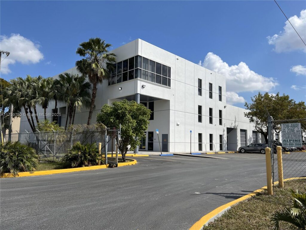 7860 NW 71st St, Medley FL 33166