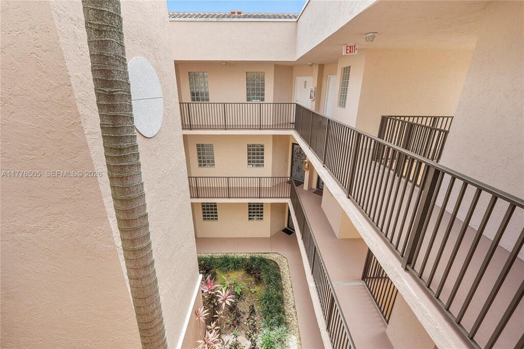 4101 E Coral Tree Cir # 313, Coconut Creek FL 33073