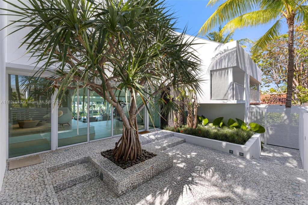 161 Cape Florida Dr, Key Biscayne FL 33149