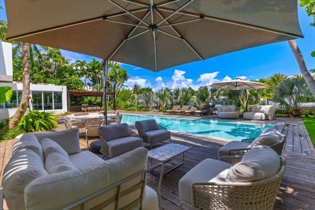 161 Cape Florida Dr, Key Biscayne FL 33149