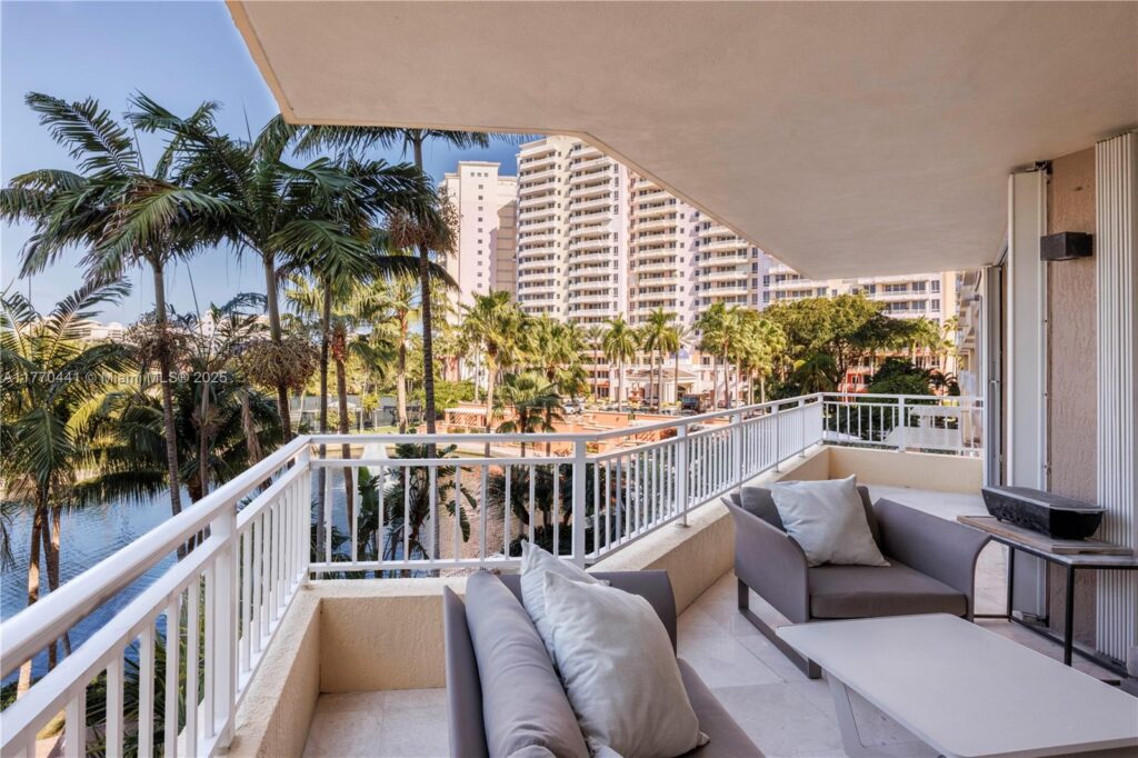 765 Crandon Blvd # 307, Key Biscayne FL 33149