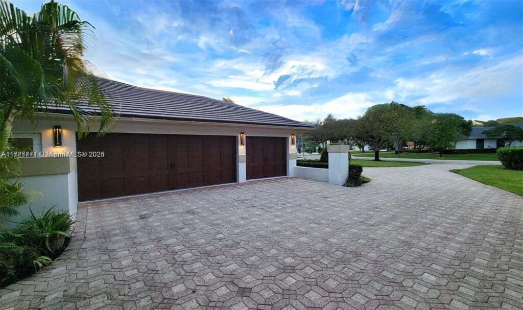 7700 S Woodridge Dr, Parkland FL 33067