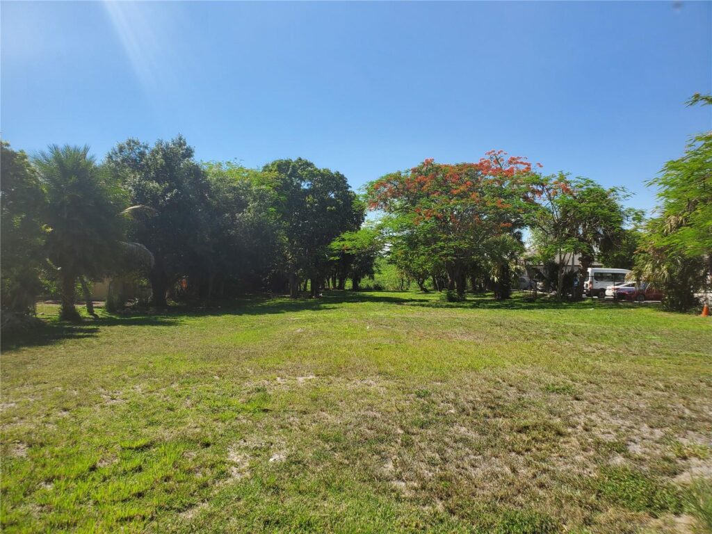 1697 E Main St, Pahokee FL 33476