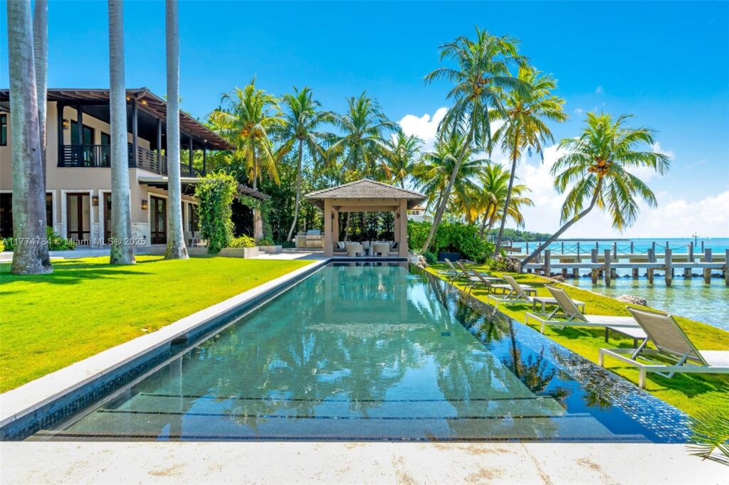 9 Harbor Pt, Key Biscayne FL 33149