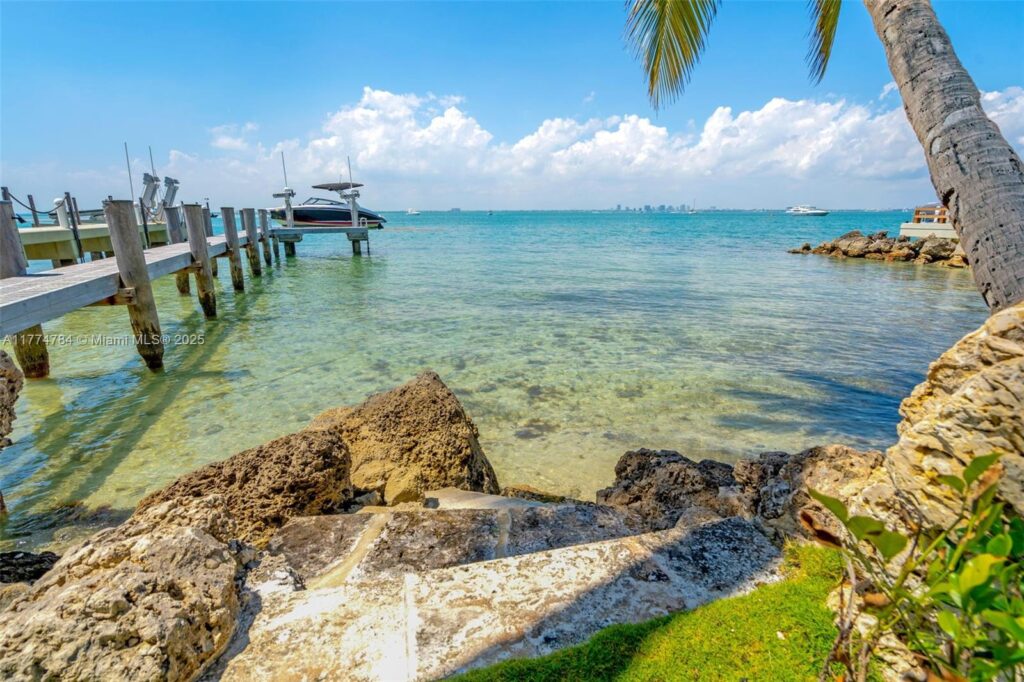 9 Harbor Pt, Key Biscayne FL 33149