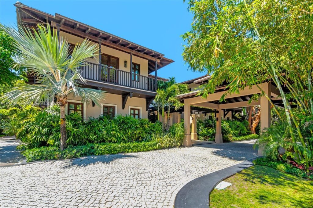 9 Harbor Pt, Key Biscayne FL 33149