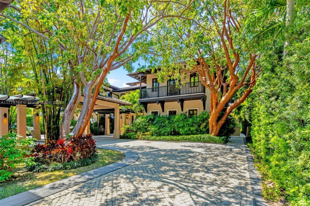 9 Harbor Pt, Key Biscayne FL 33149