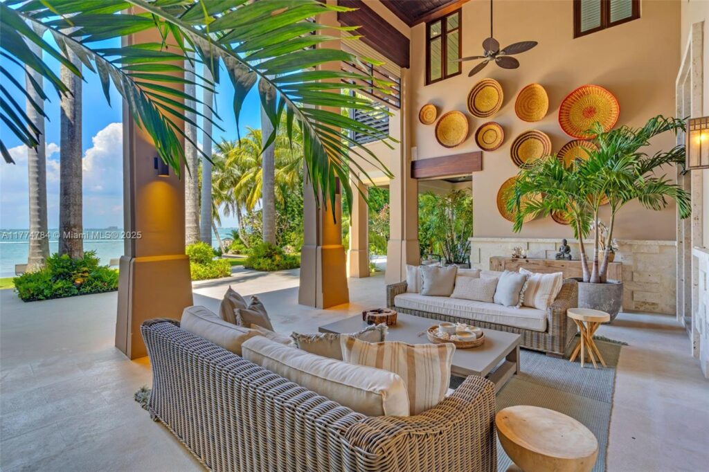 9 Harbor Pt, Key Biscayne FL 33149