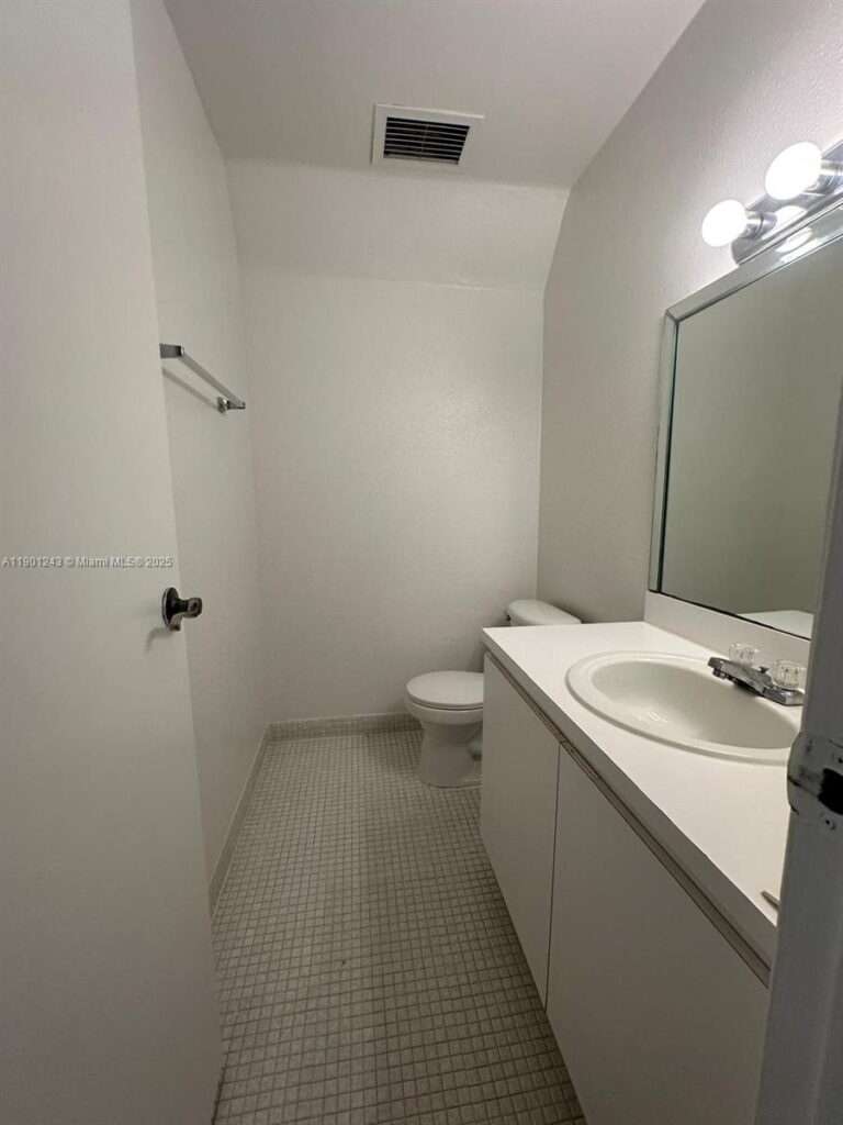 18101 NW 68th Ave # E210, Hialeah FL 33015