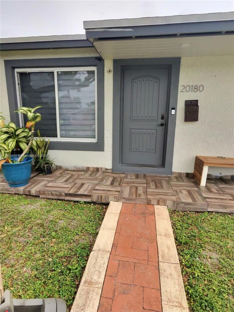 20180 NW 14th Ct, Miami Gardens FL 33169