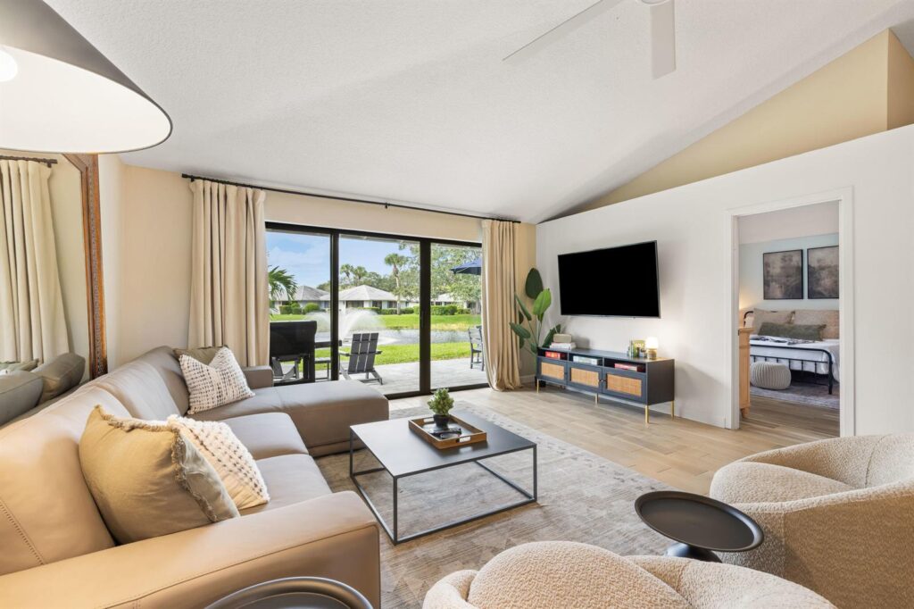 206 Club Drive, Palm Beach Gardens FL 33418