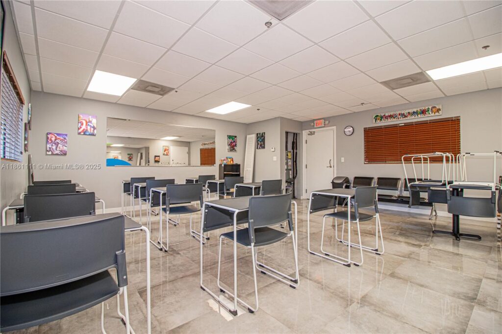 10800 NW 21st St, Sweetwater FL 33172