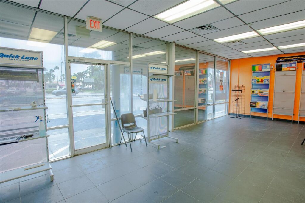 20390 S Dixie Highway, Cutler Bay FL 33189