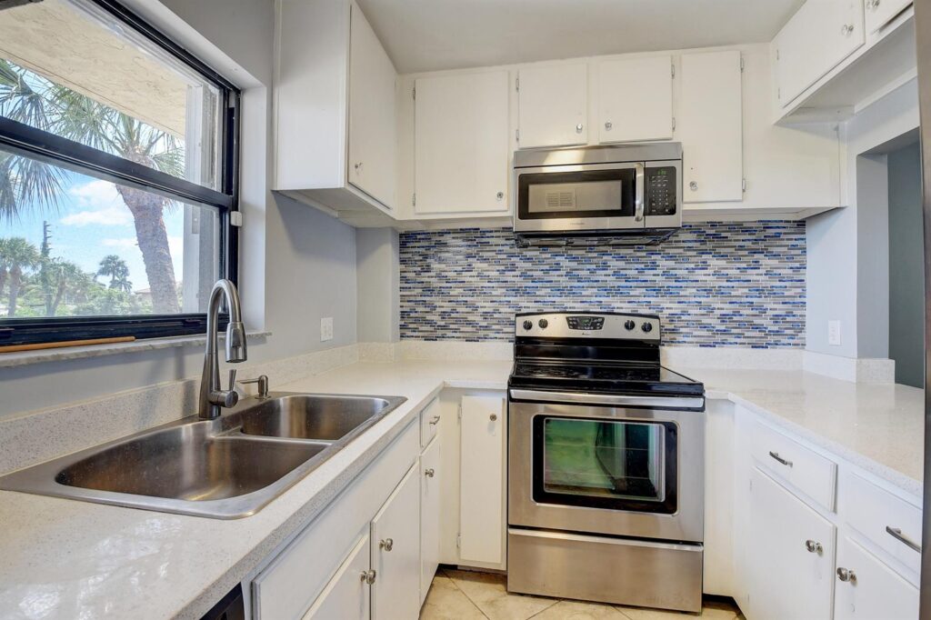 890 N Federal Highway # 206, Lantana FL 33462