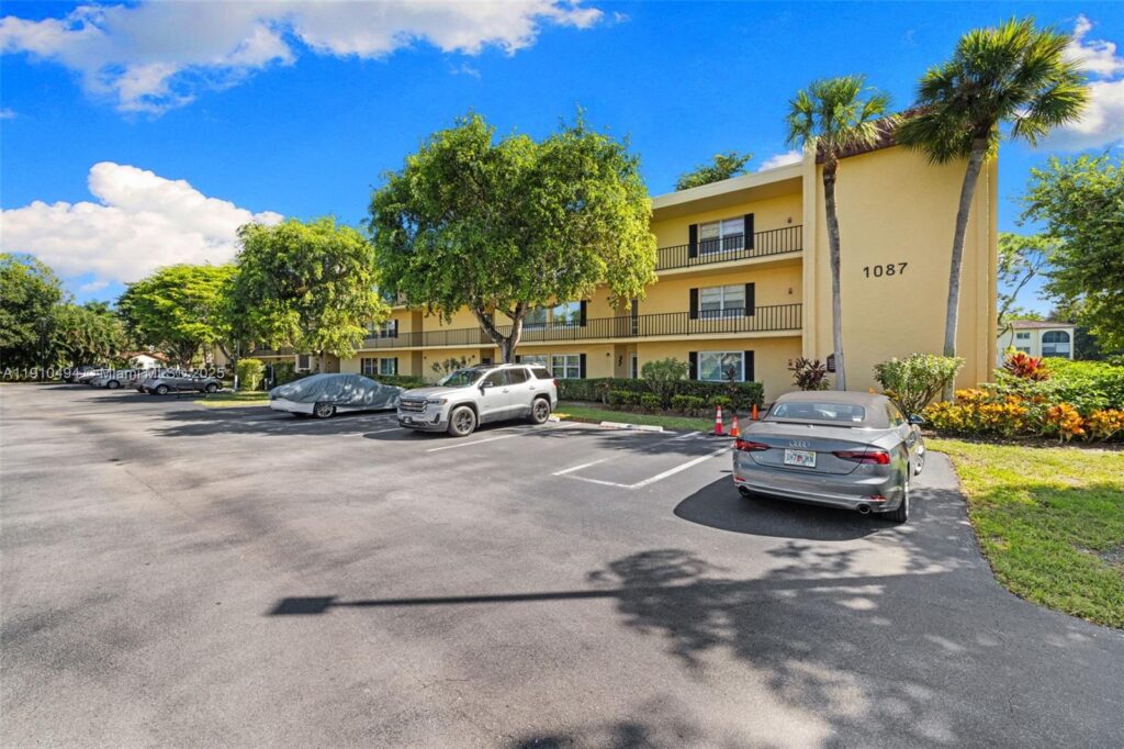 1087 Forest Lakes Drive # 309, Naples FL 34105