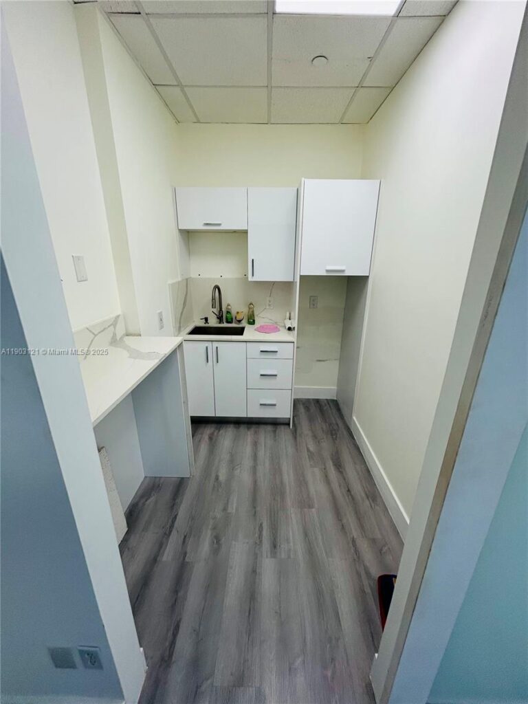 10305 NW 41st St # 216, Doral FL 33178