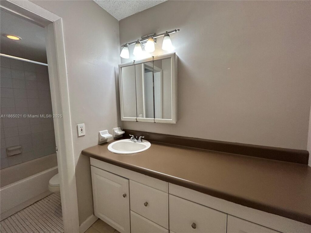 6505 Winfield Blvd # 18, Margate FL 33063