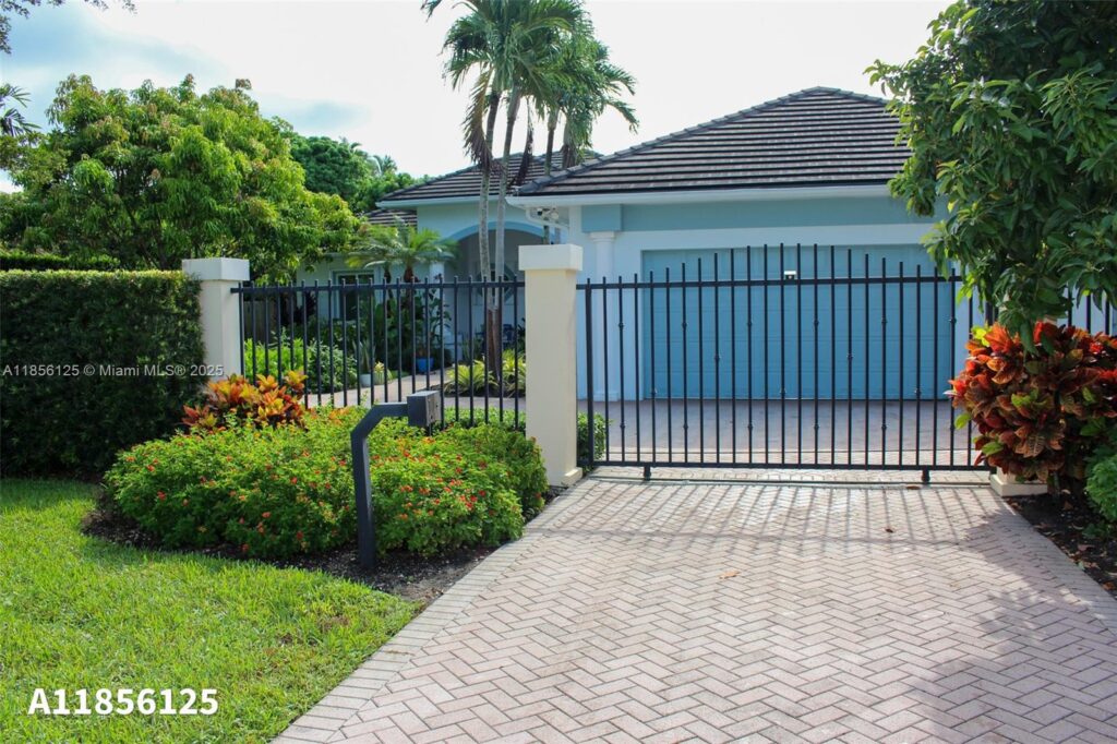 15255 SW 80th Ave, Palmetto Bay FL 33157