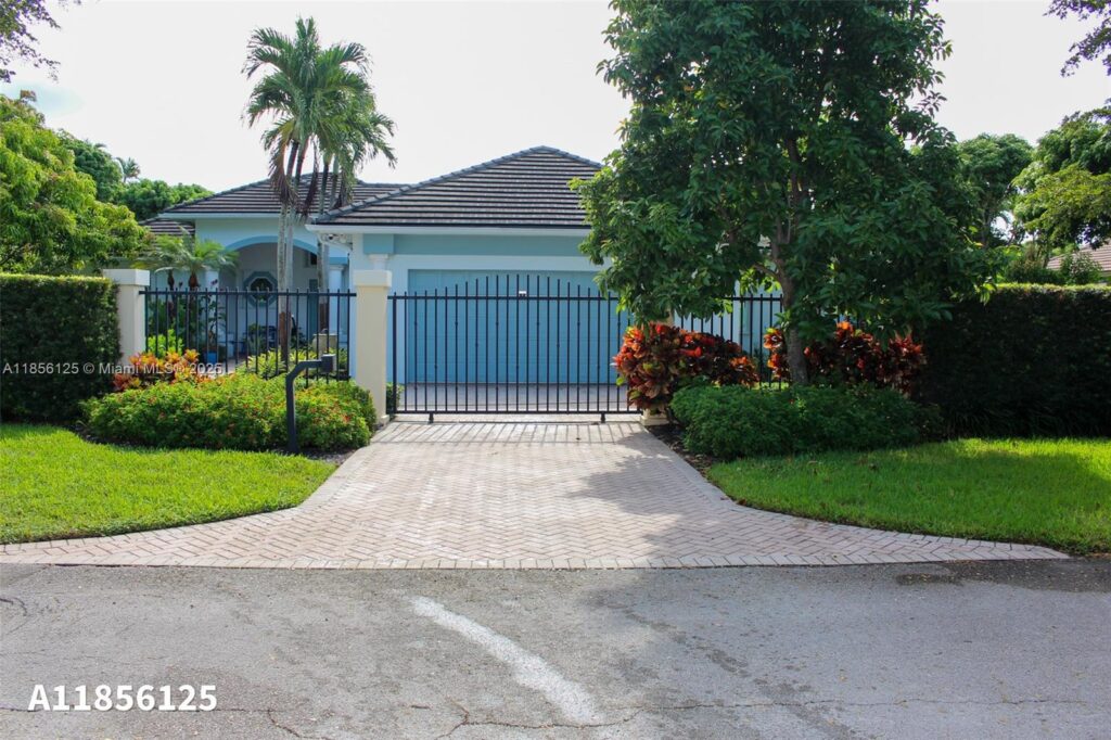 15255 SW 80th Ave, Palmetto Bay FL 33157