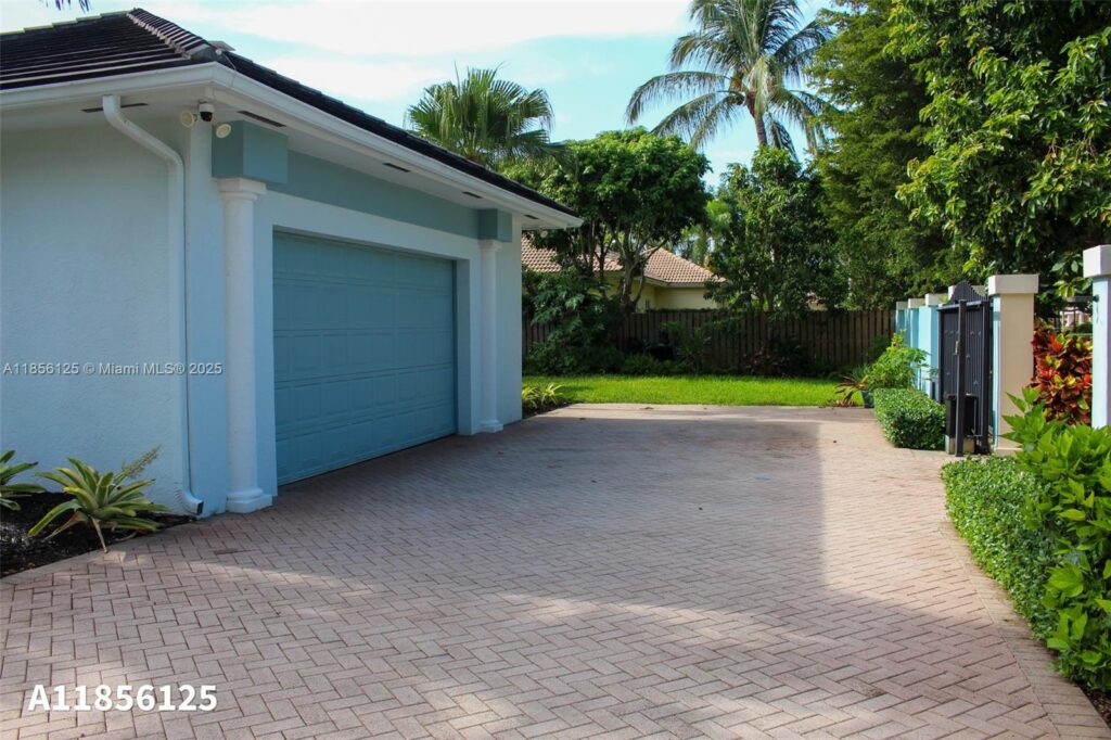 15255 SW 80th Ave, Palmetto Bay FL 33157
