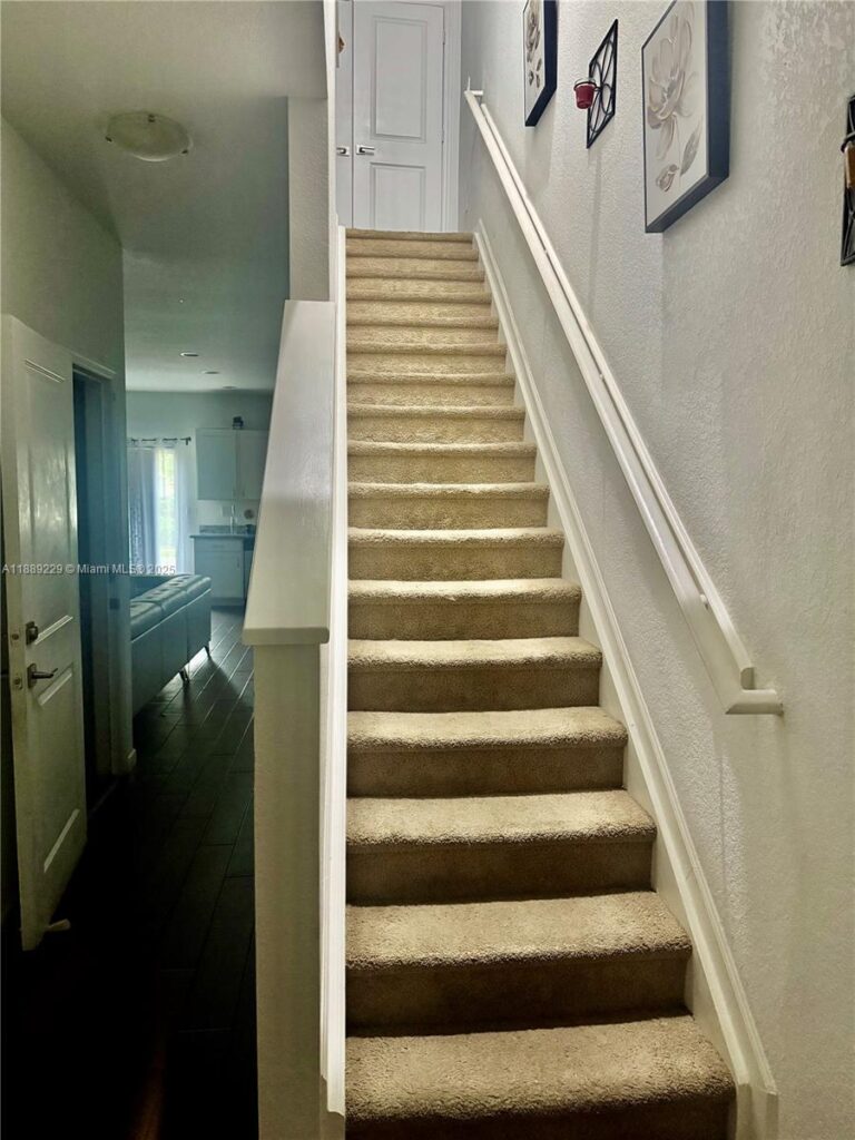4039 NW 11th St, Lauderhill FL 33313