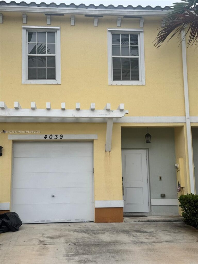 4039 NW 11th St, Lauderhill FL 33313