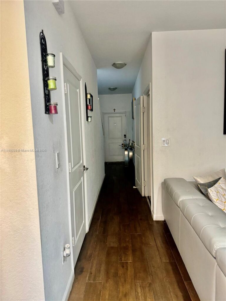4039 NW 11th St, Lauderhill FL 33313