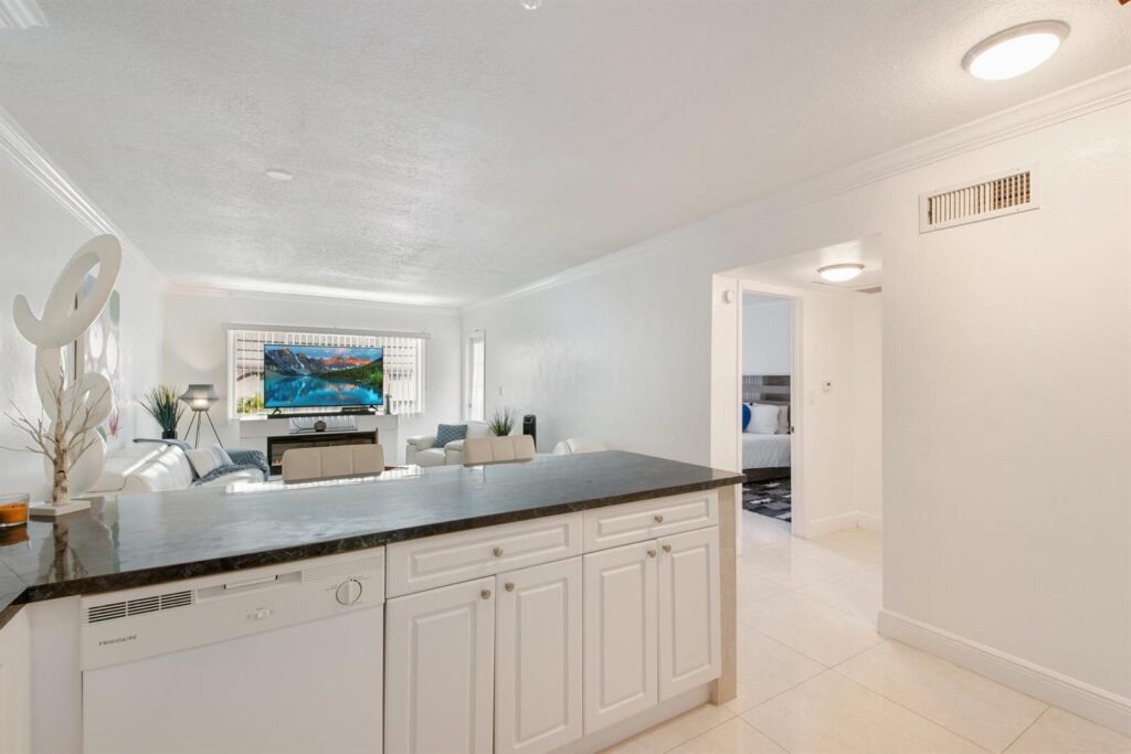 2581 N Garden Drive # 206, Lake Worth FL 33461