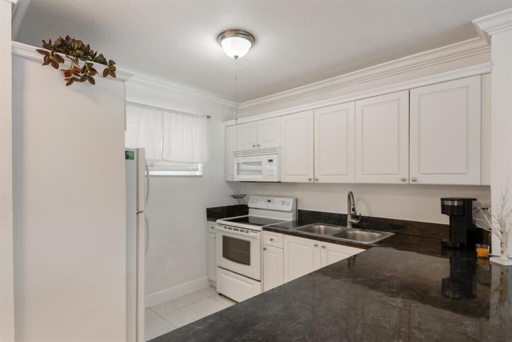 2581 N Garden Drive # 206, Lake Worth FL 33461