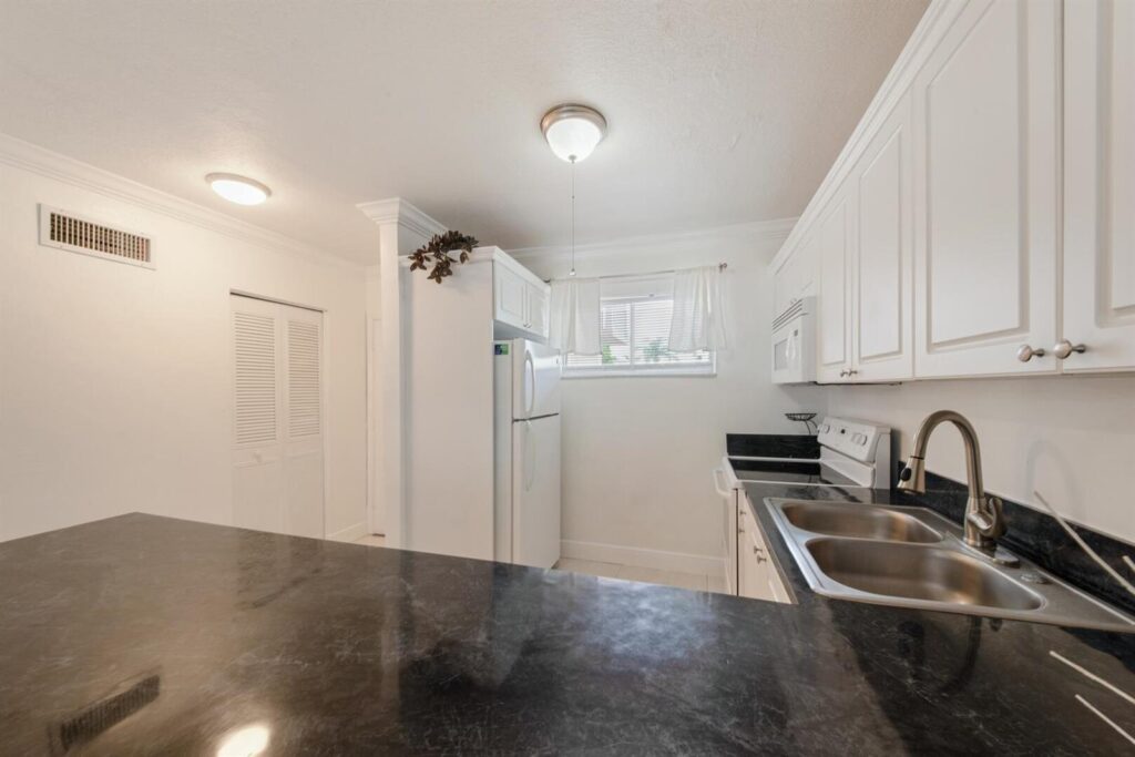 2581 N Garden Drive # 206, Lake Worth FL 33461