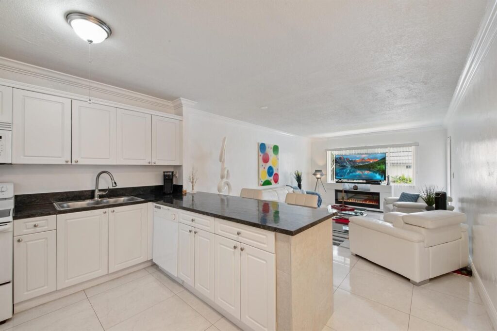 2581 N Garden Drive # 206, Lake Worth FL 33461