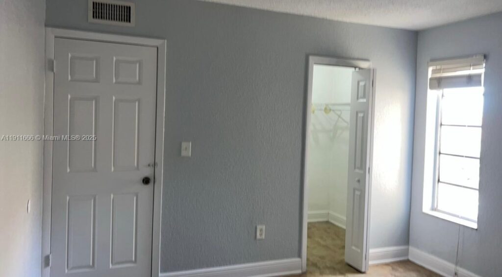 575 W 69th St # 208, Hialeah FL 33014