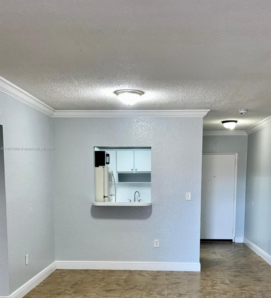 575 W 69th St # 208, Hialeah FL 33014