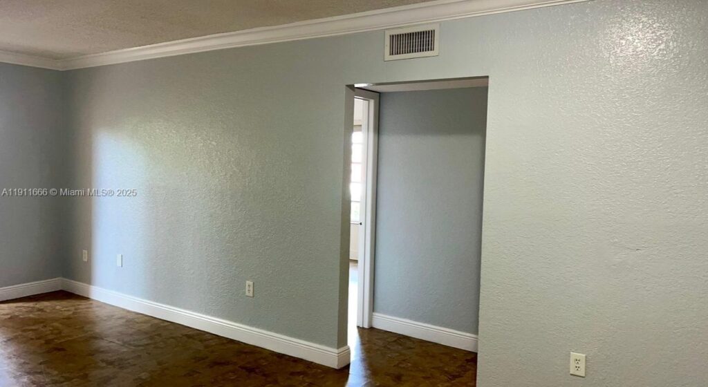 575 W 69th St # 208, Hialeah FL 33014